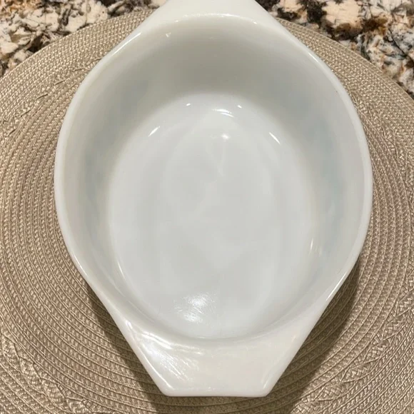 Pyrex Golden Acorn Casserole Dish and Lid - Picture 3 of 11